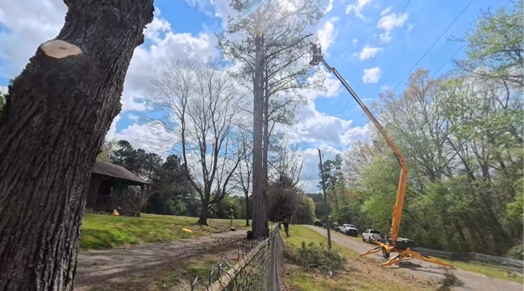 Tree service lift staged for work in the Chattanooga and North Georgia area